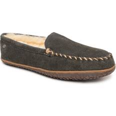 Minnetonka Men's Sheepskin Tobie Slipper