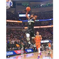 Fanatics Milwaukee Bucks Khris Middleton 22. Autographed 16" x 20" Dunk vs. Phoenix Suns Photograph with "Bucks in 6" Inscription