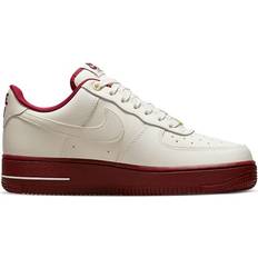 NIKE Air Force 1 '07 SE W - Sail/Metallic Gold/Black/Team Red