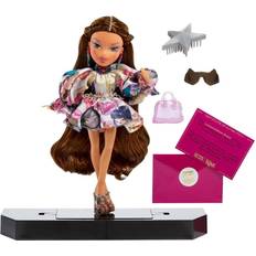 Bratz Bambole e Case delle Bambole Bratz x GCDS Special Edition Designer Yasmin Fashion Doll