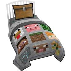 Jay Franco Minecraft Twin Quilt & Sham Set Featuring Creeper, Steve, Alex Official Minecraft