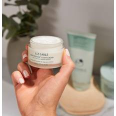 Liz Earle Ansiktskrämer Liz Earle boxed skin repair light cream