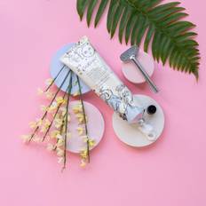 Skincare Cath Kidston Power to the Peaceful Balance Hand Cream Twist