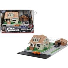 Vehículos de Juguete Jada Toretto House Diorama with Dodge Charger Black and Toyota Supra Orange with Graphics "Fast and Furious" "Nano Scene" Series Models