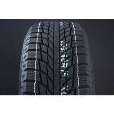 Däck på rea Kumho 205/65R16 WINTERCRAFT ICE WI51 FRIKTION