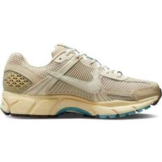 Nike Zoom Vomero 5 W - Oatmeal/Pale Ivory/Sail/Lt Cho