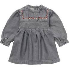 Gråa Klänningar Noppies Baby Baby flicka klänning Loa barnklänning, grå denim-P328