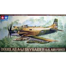 Modelle & Bausätze Tamiya Douglas A-1J Skyraider US Air Force 1:48