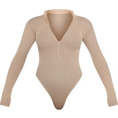 PrettyLittleThing Contour Rib Zip Up Long Sleeve Bodysuit - Stone