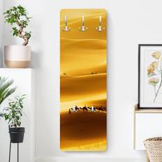 Yellow Coat Hooks Wandgarderobe Holzpaneel Architektur Skyline Golden Kleiderhaken