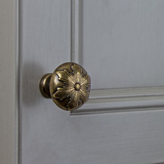 GlideRite Hardware 87420-AB-10 1.125 Inch Round Snowflake Antique Brass Cabinet Knobs 10 Pack