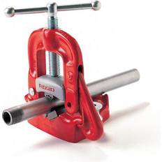 Bänktvingar på rea Ridgid 1/8 Pipe Capacity, Yoke Vise with Hardened Alloy Steel Model 25 Includes Pipe Rest Bench Clamp