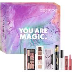 Catrice Eyes Eyeliner & Kajal You Are Magic Box Gift Set Flower & Herb Edition Power Plumping Gel Lipstick 020 3,3 g Lash Couture Single Lashes 51 Stk. Volumizing Lip Booster 070 5 ml Kohl Kajal 140 1,1 g Mini Eyeshadow Palette 060 4 g Go Big.Go Bold.Mascara 12 ml Eyeshadow Palette 010 9,5 g 1 Stk