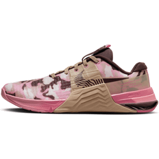 Nike Bruin Sportschoenen voor Fitness en Training Nike Wmns Metcon 8 AMP - Coral Chalk Camo/Pink