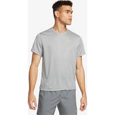 Herr - Löpning - Silver Överdelar Nike Löpartröja Dri-FIT UV Miller Grå/Silver Grå