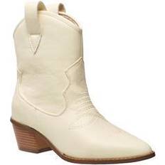 Shoes French Connection Women's Carrie Boot in White Size M