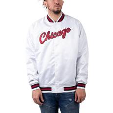 Mitchell & Ness Bulls Lightweight Satin Jacket Male Kläder Vit L