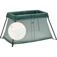 Valkoinen Matkasängyt BabyBjörn Travel Cot Light Dark green Bundle with Fitted Sheet