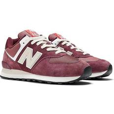 43 - New Balance 574 Skor New Balance Unisex 574 in Red/Grey Suede/Mesh