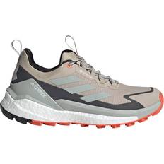 Adidas free hiker low adidas Terrex Free Hiker 2.0 Low GTX W - Cream/Dark Gray/Light Gray