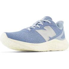 New Balance Beige Sport Shoes New Balance Mujer Fresh Foam Arishi V4 - Azul/Beige