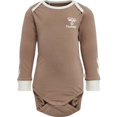 1-3M Bodys Hummel Maule Body L/S - Beaver Fur (214236-8042)