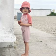 Petit Crabe UV-kläder Barnkläder Petit Crabe Multi Color Sunsuit S/S, Rose Nude Morocco 5-6 år fepojkar Uv-kläder