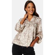 Bruna Blusar Vero Moda Merle L/S V-Neck Top Fungi