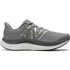 New Balance FuelCell Propel v4 M - Grigio