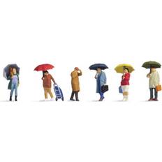 Scale Models & Model Kits Noch H0 People in the rain 15523 Assembled