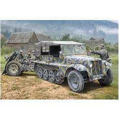 Italeri Modeller & Byggsatser Italeri 1:35 Kfz. 10 DEMAG D7 with 7,5cm Le. IG 18 crew
