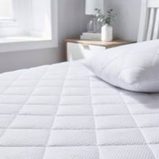The Fine Bedding Company Hypoallergenic Protector Mattress Cover White