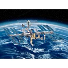 Scale Models & Model Kits Revell Geschenkset 25th Anniversary ISS Platinum Edition