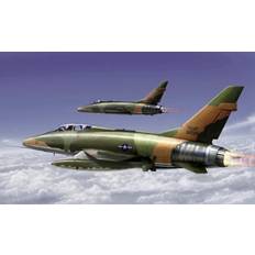 Maquetas Trumpeter F-100F Super Sabre