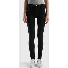 United Colors of Benetton Jeans United Colors of Benetton Z6ERJ Damen Pantalone Hose, Nero 800