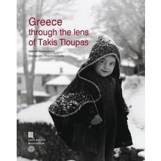 Greece Through the Lens of Takis Tloupas English. Bog, Hardback, Engelsk (Indbundet)