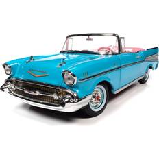 Barbie Véhicules Jouet 1957 Chevrolet Bel Air Convertible Aqua Blue w/Pink Interior Barbie Silver Screen Machines 1/18 Diecast Model Car by Auto World