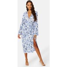 Polvipituinen mekko - Sininen Mekot Bubbleroom Occasion Louiza Dress Blue Floral