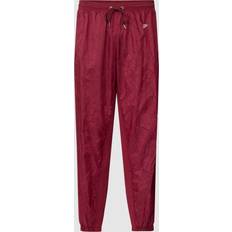Nike – Circa Premium – Mörkröda, texturerade och vardagliga vinterbyxor