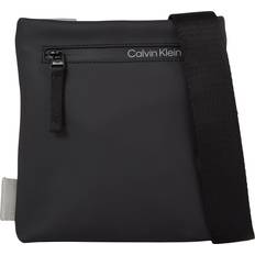 Herr - Skinn Axelremsväskor Calvin Klein Axelremsväska Rubberized Conv Flatpack S K50K510795 Ck Black BAX 8720108587884 1103.00