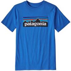 Patagonia Barnkläder Patagonia Boys' P-6 Logo Organic T-Shirt, Bayou Blue, Mjuk t-shirt