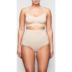 Skiing - Women Underwear SKIMS Beige Seamless Sculpt Bralette