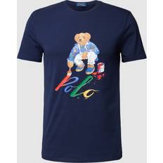 Polo Ralph Lauren T-shirts Polo Ralph Lauren – Marinblå t-shirt med tryck med skidåkande björn