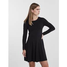 Schwarz Kleider Y.A.S Yasbecco Strickkleid