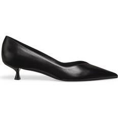 Ajuste Ancho Tacones y Zapatos de Tacón Stuart Weitzman Eva 35 Pointed Toe Pumps - Women's