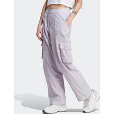 Plata Pantalones Adidas IC5318 ESS Pant Shorts Damen Silver Dawn Größe