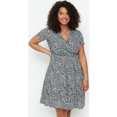 Kleider Trendyol Collection Frauen Übergröße Mini Skater Slim Fit Gestrickt Plus-Size-Kleid