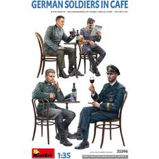 MIN35396 Miniart 1:35 German Soldiers in Cafe