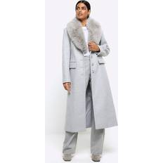 River Island – Ljusgrå figursydd kappa med krage fuskpäls-Grå/a