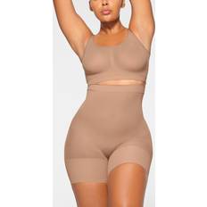 Skiing - Women Shorts SKIMS High-Waisted Mid Thigh Short Neutral Everyday Sculpt